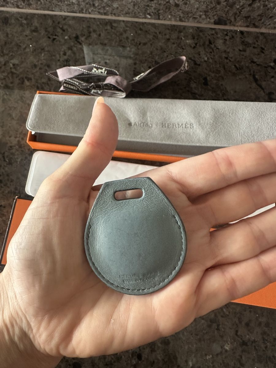 Hermès Portachiavi: Apple AirTag Hermès Set mit Originalverpackung – Usato da Staad SG venduto da mar_b95b 1