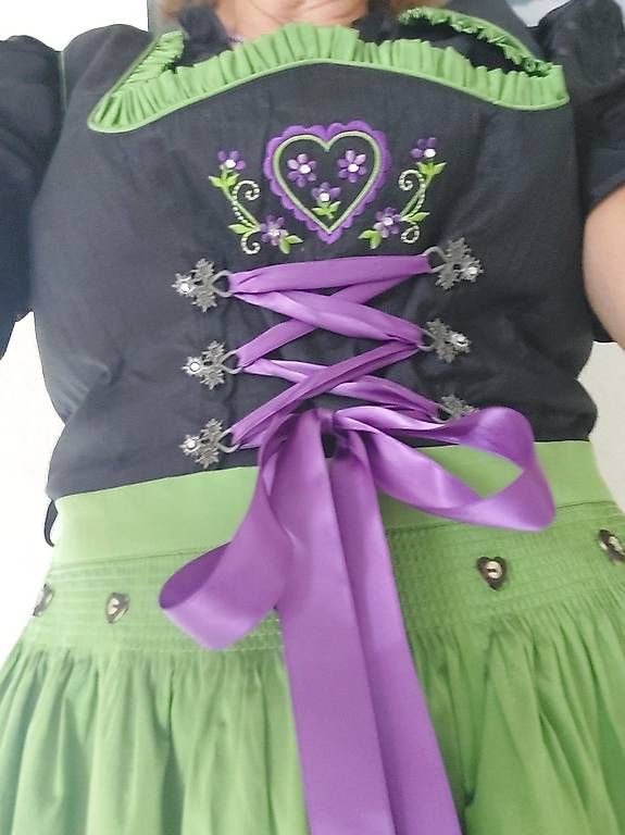 Kleider: Schönes Dirndl – Gebraucht aus Oetwil am See von Klma1 1