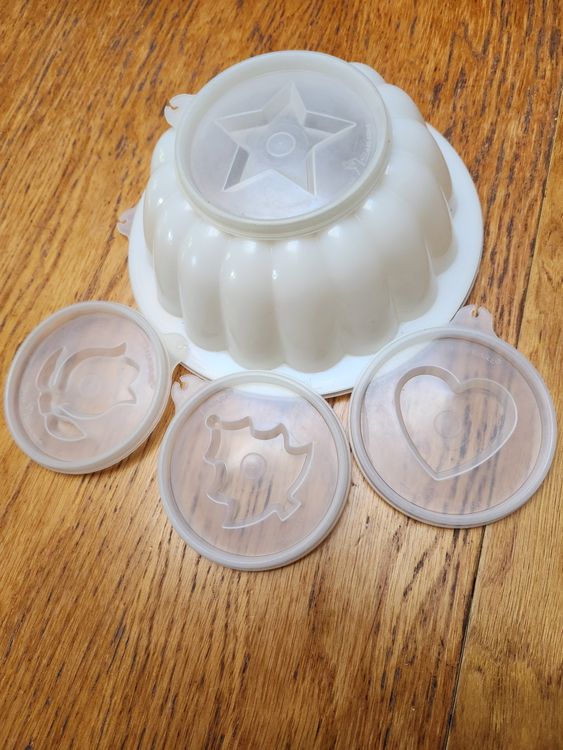 Tupperware Puddingform mit verschiedenen Deckeln (Gebraucht) in Gstaad ...