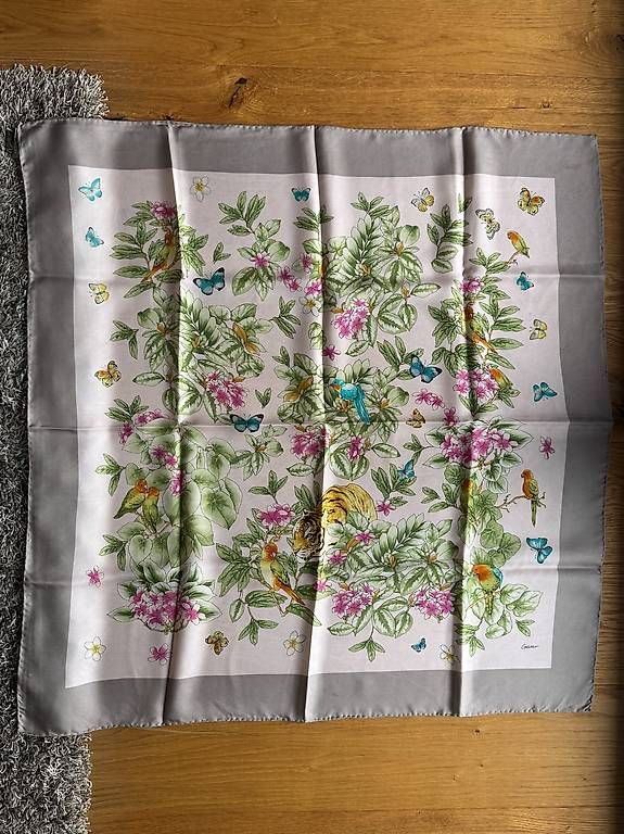 Foulard & Sciarpe: 10 Vintage Foulards – Usato da Bachenbülach venduto da photomoments 3