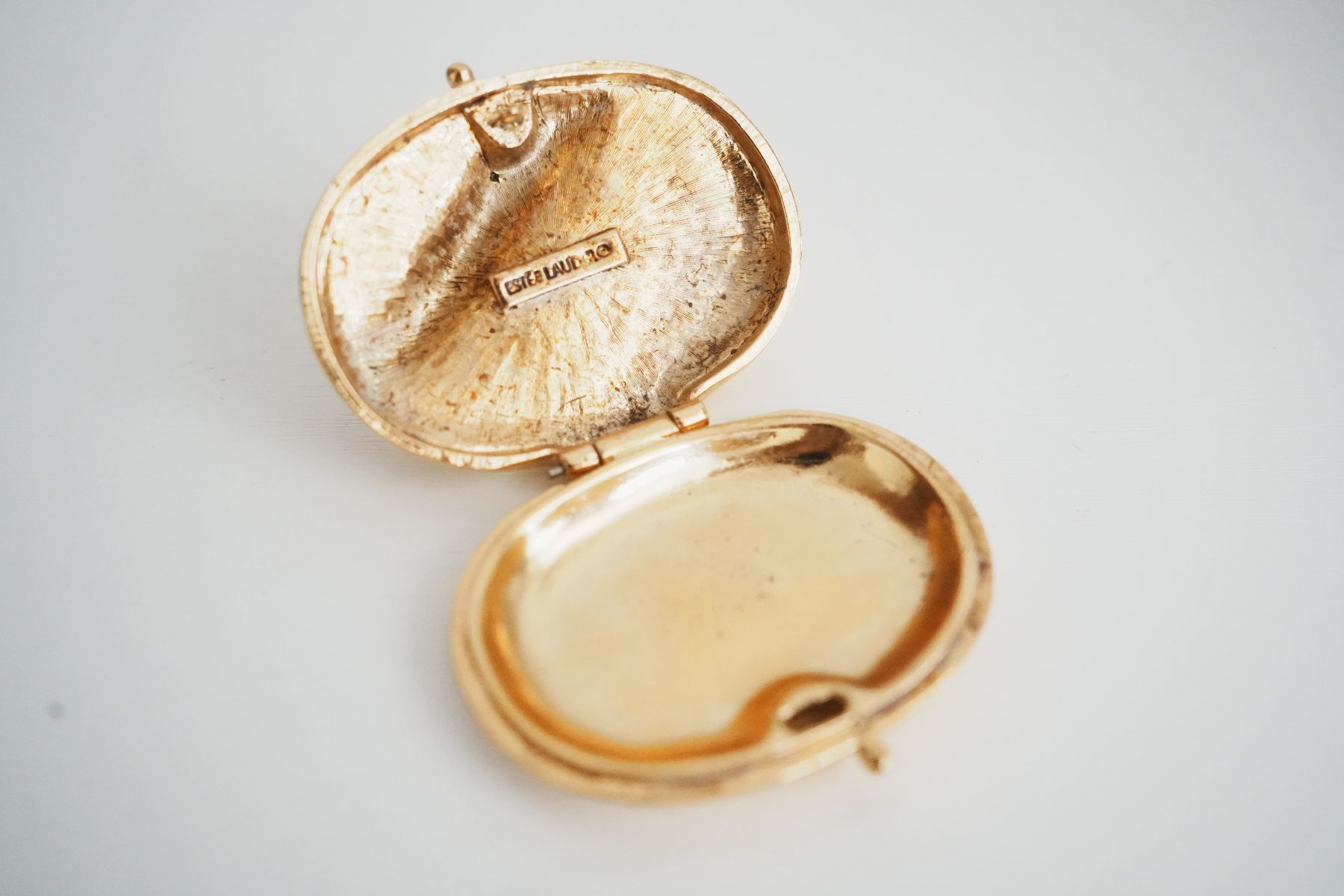 Estée Lauder Profumi & Eau de Toilette: Estée Lauder Solid Perfume Compact vintage oval gold 5 cm – Usato da Volketswil venduto da HeredisAntiques 3