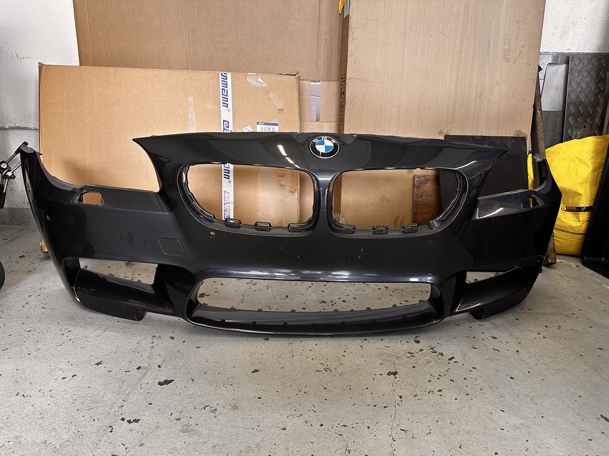 BMW Toutes les pièces auto: Stossfänger M5 F10  – D'occasion à Höri par EverythingForSale 1