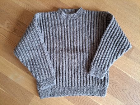 Handgestrickter Kinderpulli