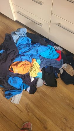 Ganzen Berg voll Jungskleider 128/134