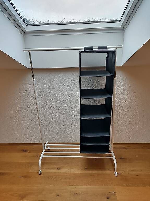 Guardaroba: Garderobe mit Aufbewahrung – Usato da Lungern venduto da SamuelDegelo 2