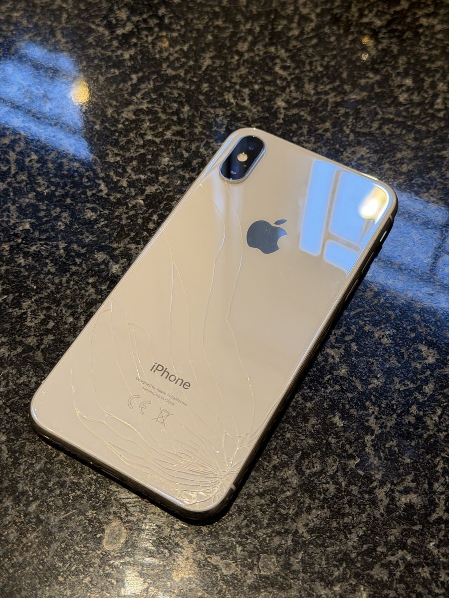 Apple Telefoni cellulari / Smartphones: iPhone X 64gb écran à remplacer – Usato da Lausanne venduto da Planet_Faisceaux 1