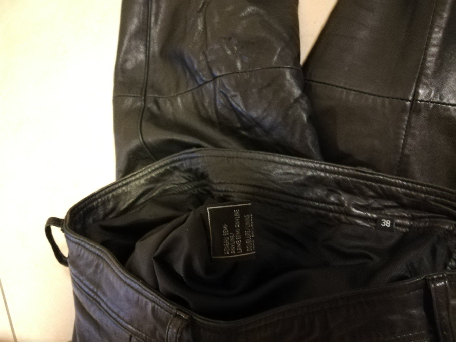 Pantaloni: Lederhose Gr. 38,  schwarz – Usato da Worb venduto da shaiba11 3