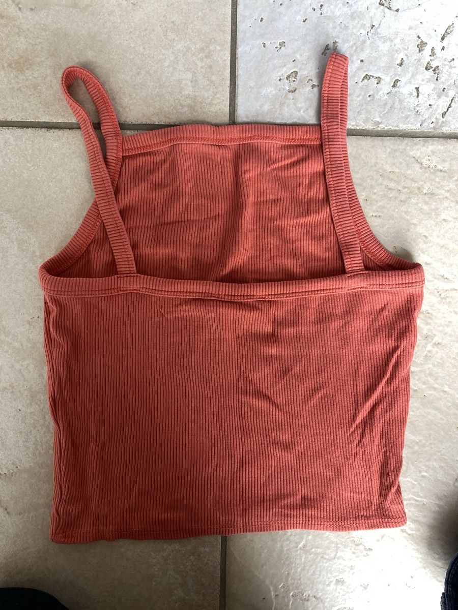 Top: Rotes Top – Usato da Bolligen venduto da giu_2gf5 1