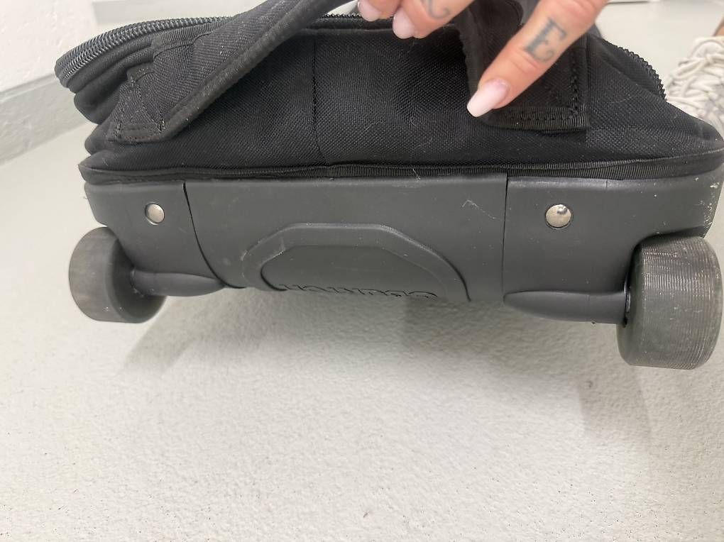 Reisekoffer: Burton Gigbag mit Rollen – Gebraucht aus Dübendorf von lilasonderbar 1