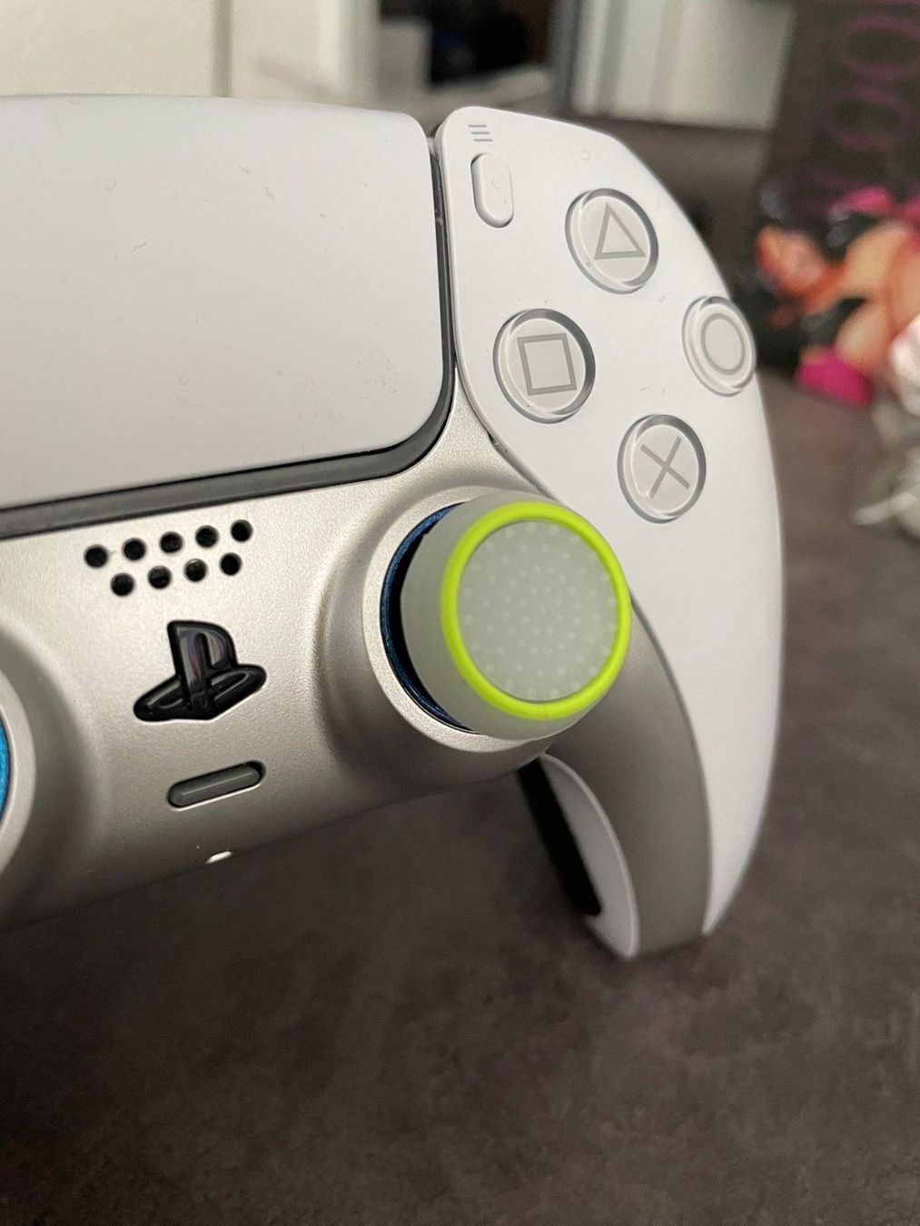 Controller: PlaySation 4&5 | XBOX Controller Grips / Noppen (Weiss/Neon) – Nuovo (secondo la descrizione) da Niederwil SO venduto da BlueSonic 1