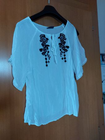 Weisse Sommerbluse mit Stickerei Gr. 44