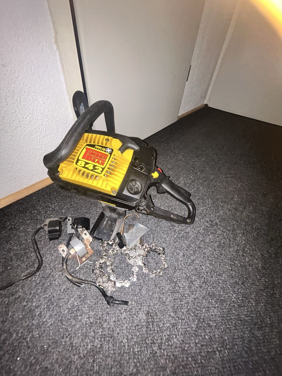 Sägen: Kettensäge – Defekt aus Bonstetten von Naem