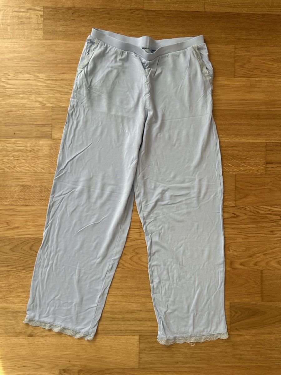 Pantaloni: Schlafhose hellblau mit Spitzenbesatz gebraucht – Usato da Fehraltorf venduto da car_5mk7