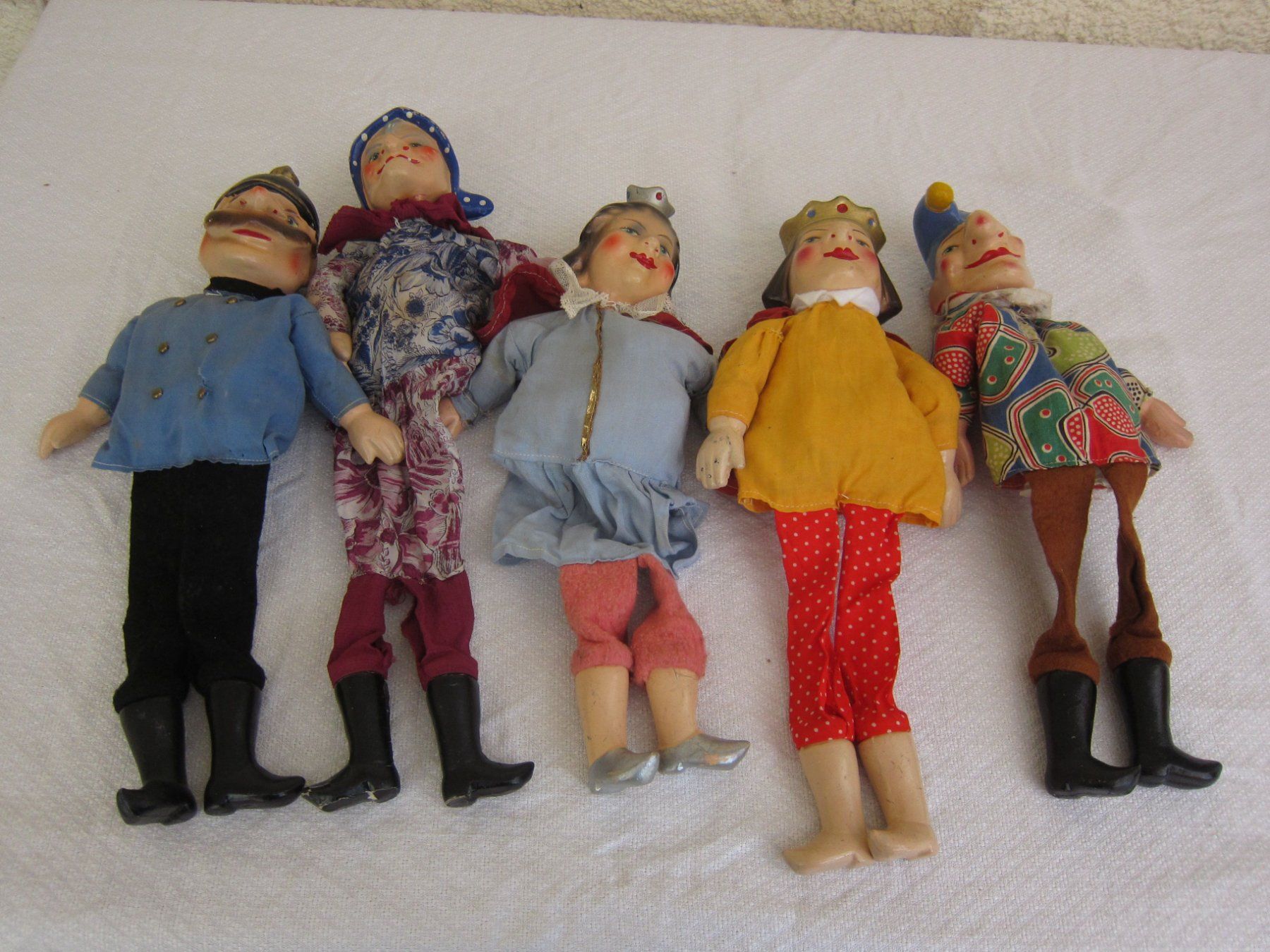 Spielzeuge: 6 Handspielpuppen – Gebraucht aus Regensdorf von Eri8057