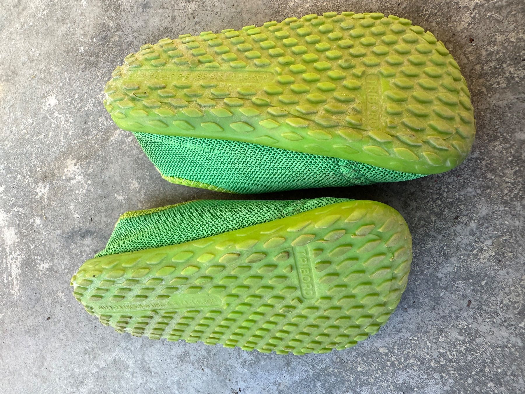 Decathlon Schuhe für Jungen: Wasserschuhe 22-23 – Gebraucht aus Zürich von chemostat 1