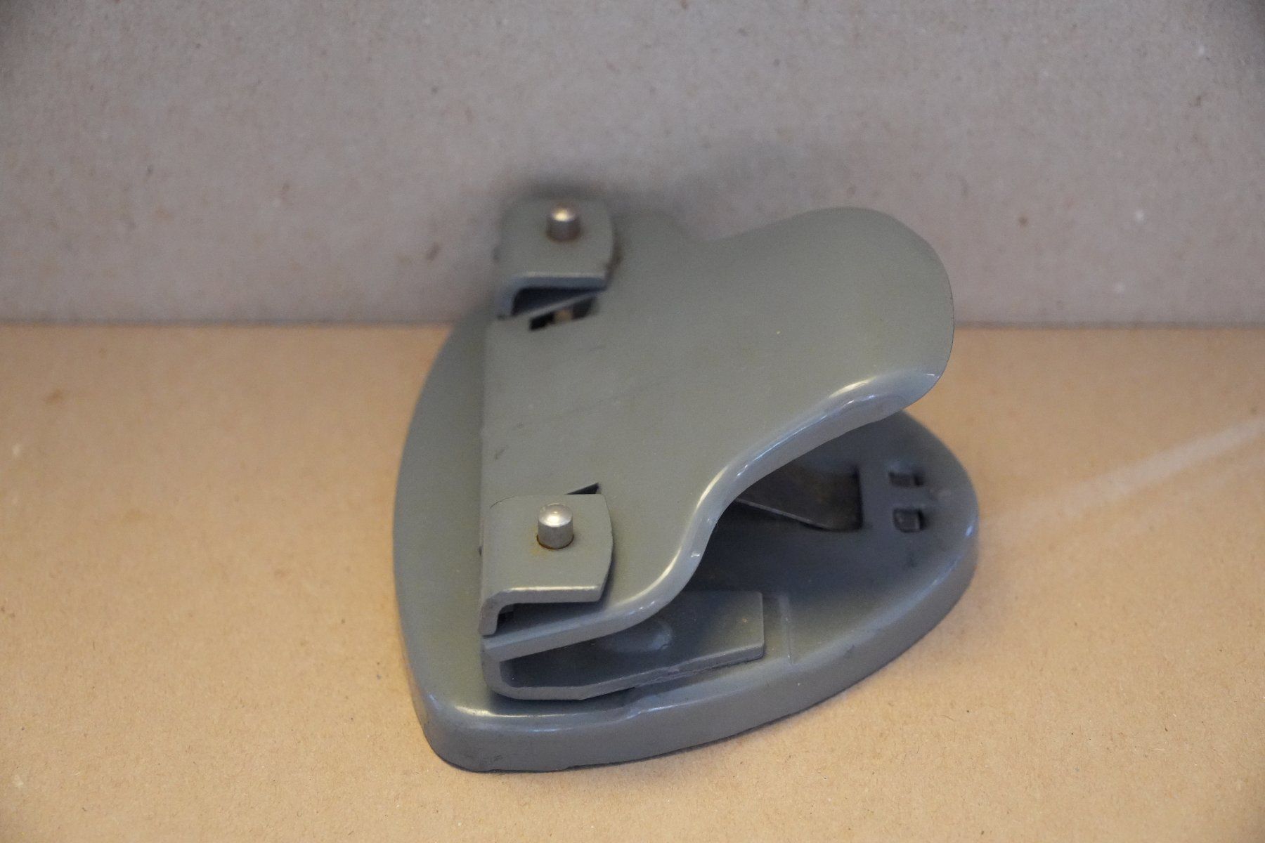 Tous les outils: Alter Metalllocher – D'occasion à Cham par Silvan3011 1