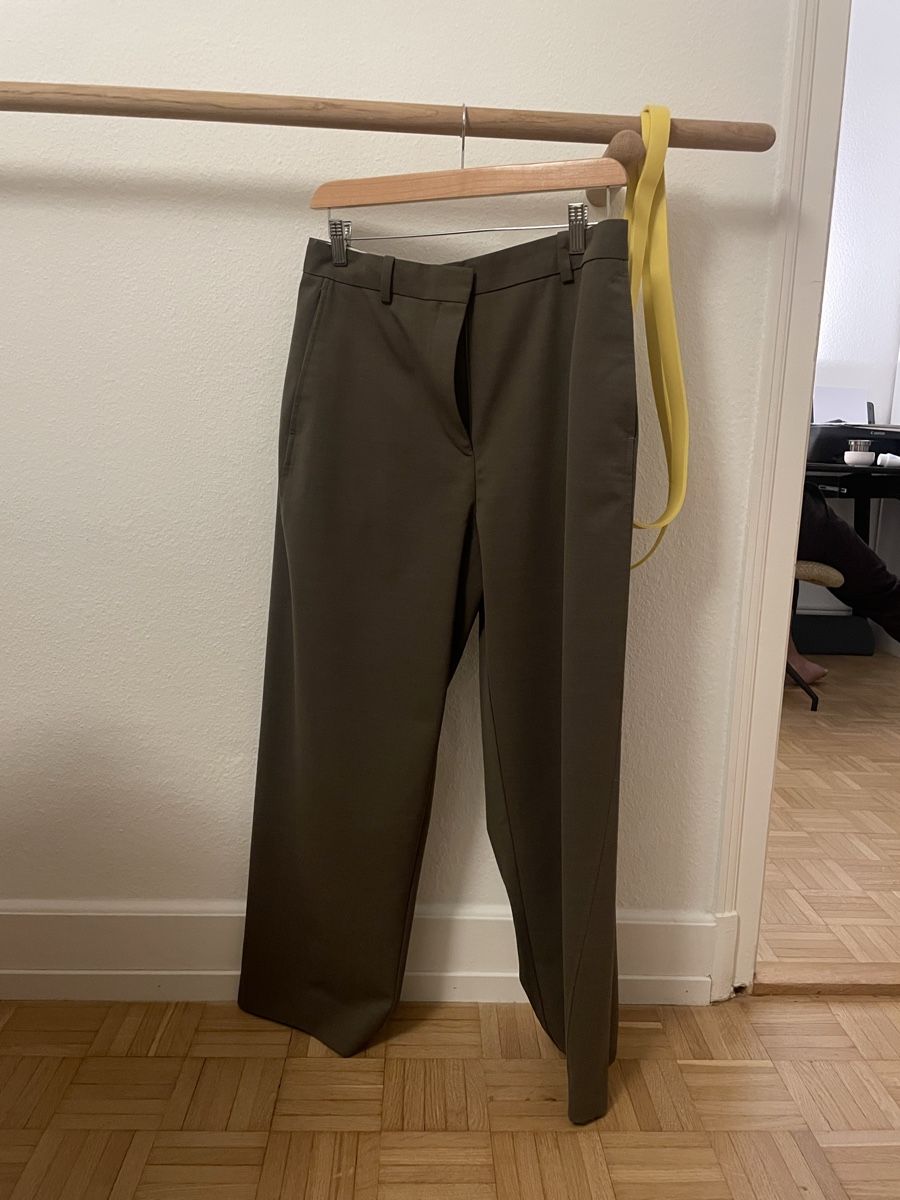 Cos Hosen: Cos barrel wool pants  – Gebraucht aus Lausanne von cris_ina89