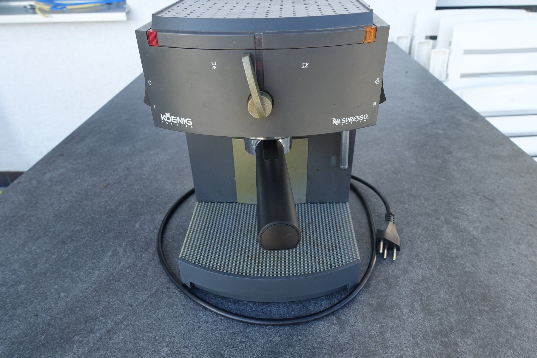 Nespresso Macchine per caffè & Macchine per espresso: Nespresso, eine der erste Top Line Kapsel Systeme, – Usato da Marly venduto da Schrumpf 1