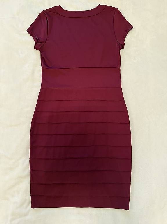 Robes: Kleid Beere b.p.c. 36/38 – D'occasion à Füllinsdorf par Rivai 1