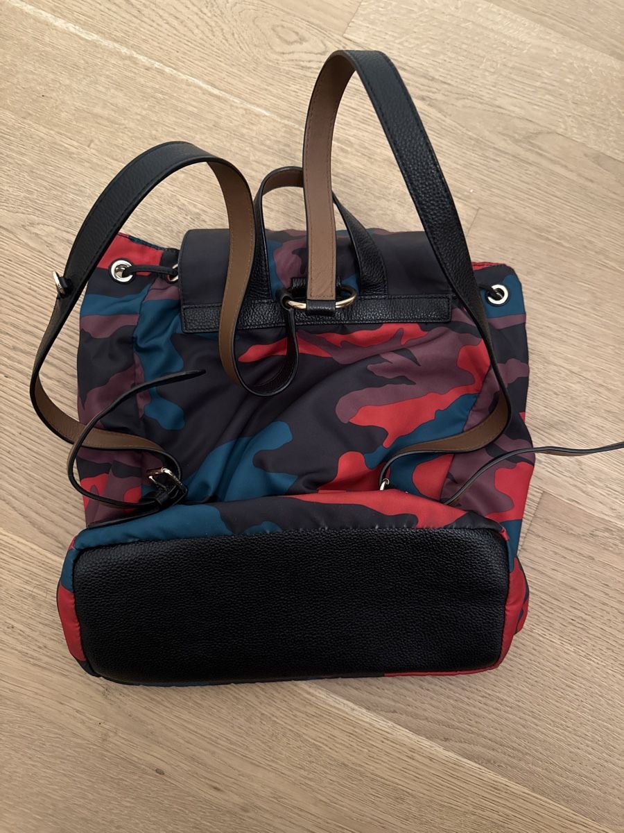 Coach Zaini: Coach Canvas Camo Backpack Drawstring Bag Red – Usato da Chêne-Bougeries venduto da Avion2014 1
