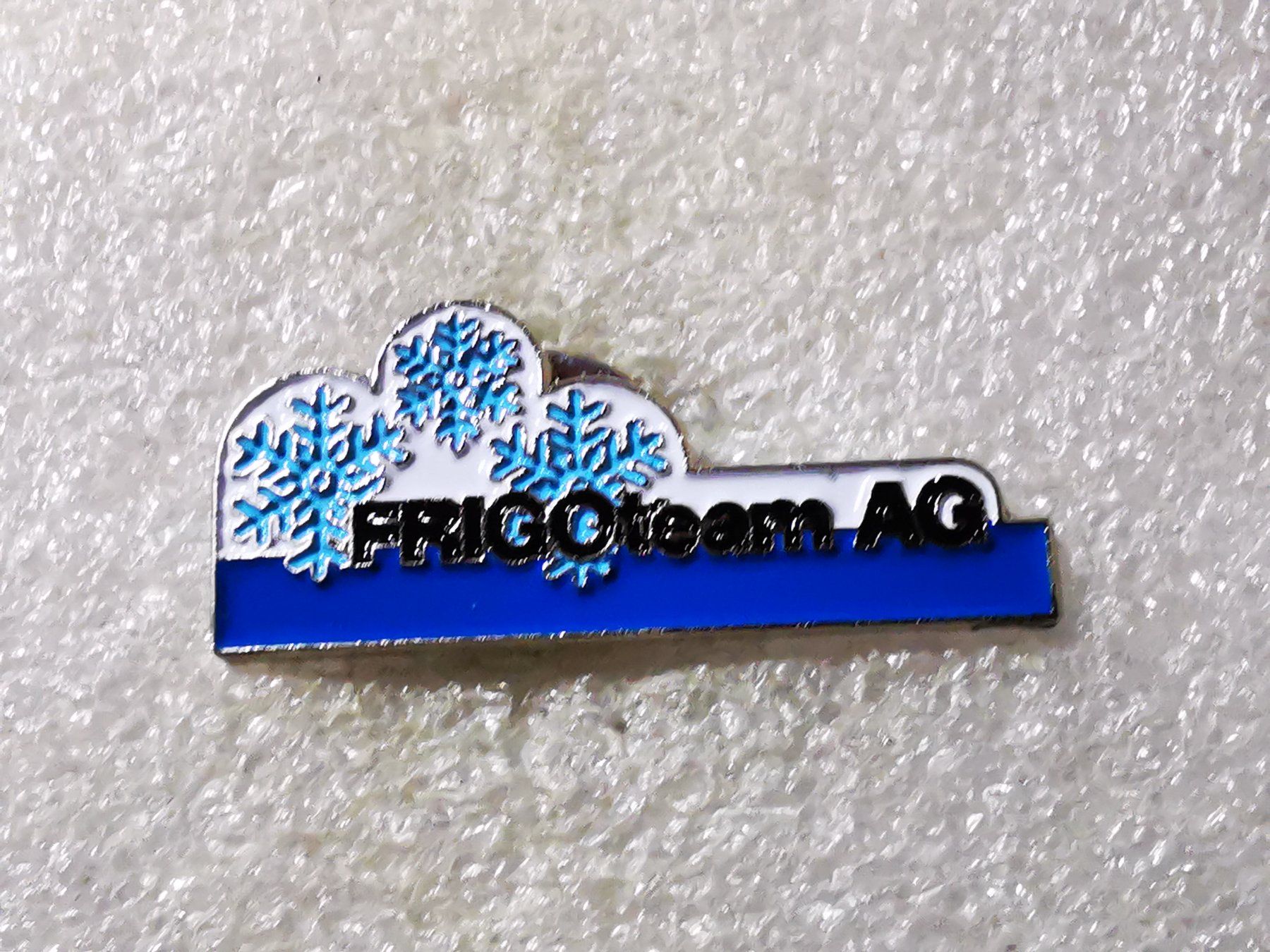 Placchette & Badge: Ansteckpin 77: FRIGOteam AG – Usato da Oppligen venduto da Pin-Fall-Shop