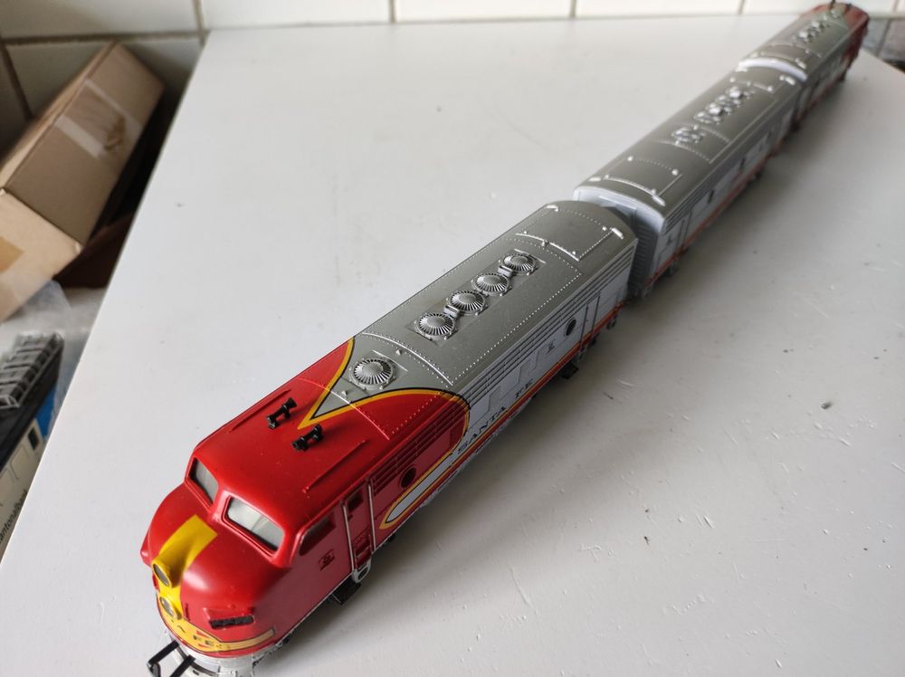 Train Personnalisé Santa Fe F7 Moteur B Unité UNIQUEMENT