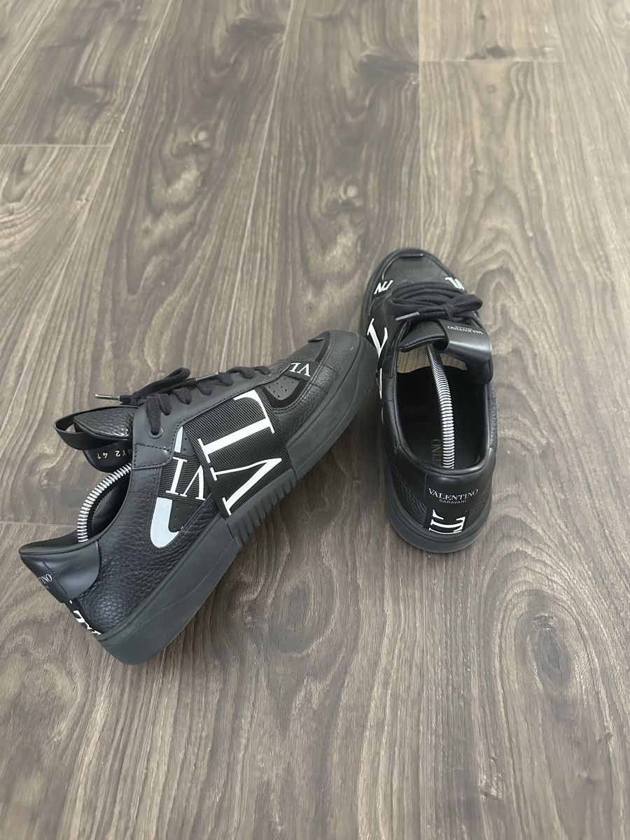 Valentino Scarpe da uomo: Valentino Garavani Sneaker, Schwarz, Grösse 41 – Nuovo (secondo la descrizione) da Zeiningen venduto da _Sommer_ 2