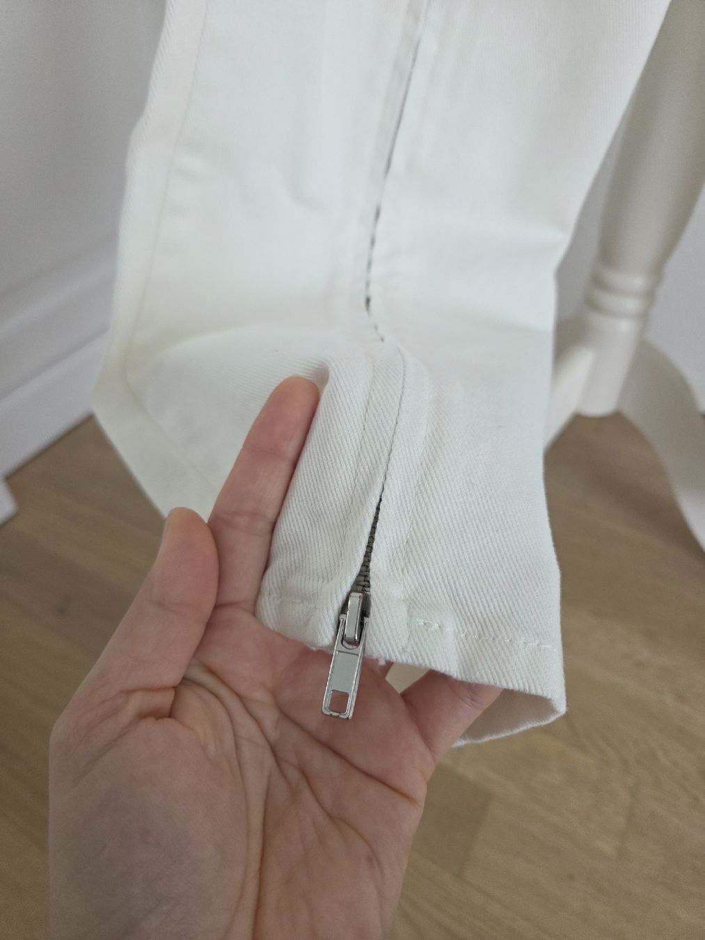 H&M Jeans: Jeans mit zippern am bein NP.80 chf – Nuovo (secondo la descrizione) da Bülach venduto da Recherchieren 5