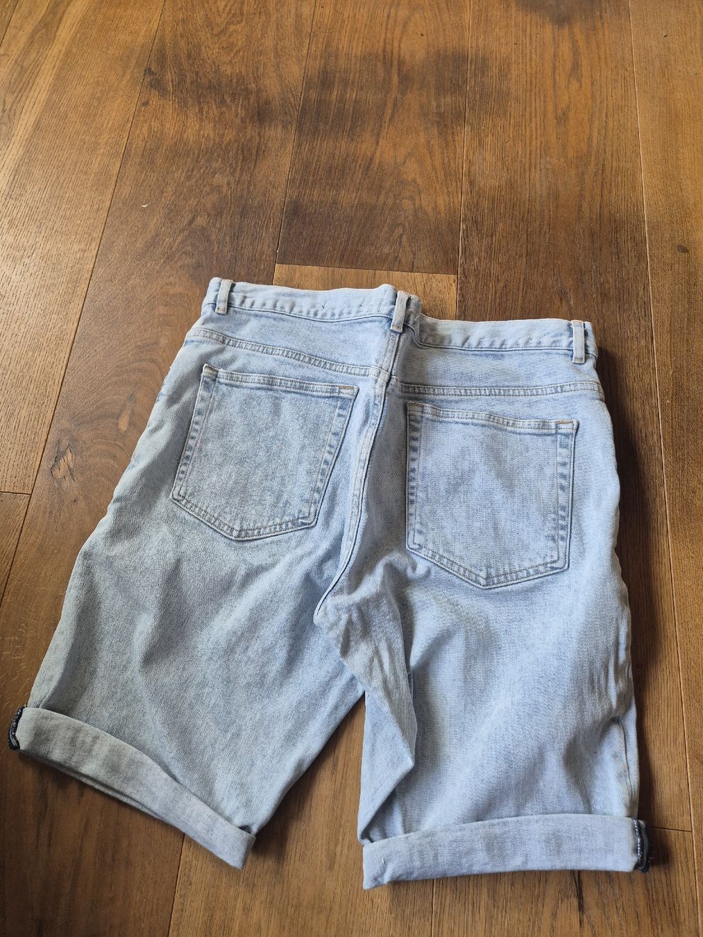 H&M Jeans: H&M Jeans Shorts, hellblau, Grösse 32, neuwertig – Usato da Ottikon venduto da Zuesipferd 1