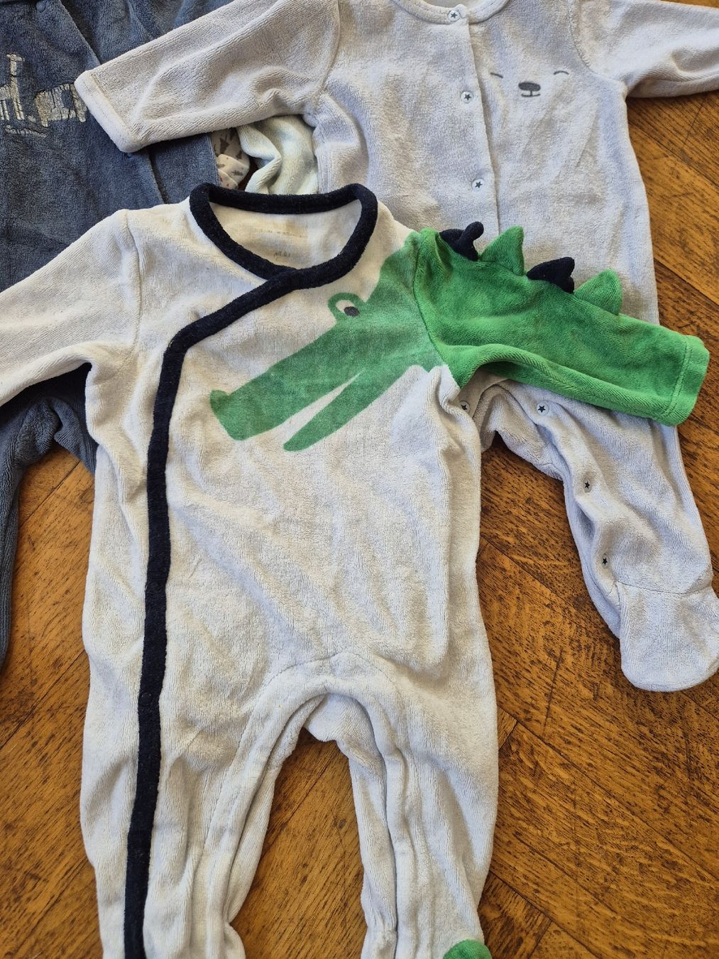 Kleiderpakete & -sets: Lot de 5 pyjamas bébé 3 mois (62 cm) – Gebraucht aus Yverdon-les-Bains von somiou 1