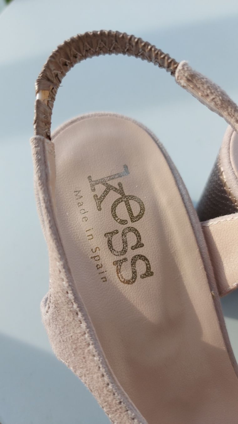 Scarpe da donna: Sandales Kess en daim beige – Usato da Sion venduto da aud_7pxl 5