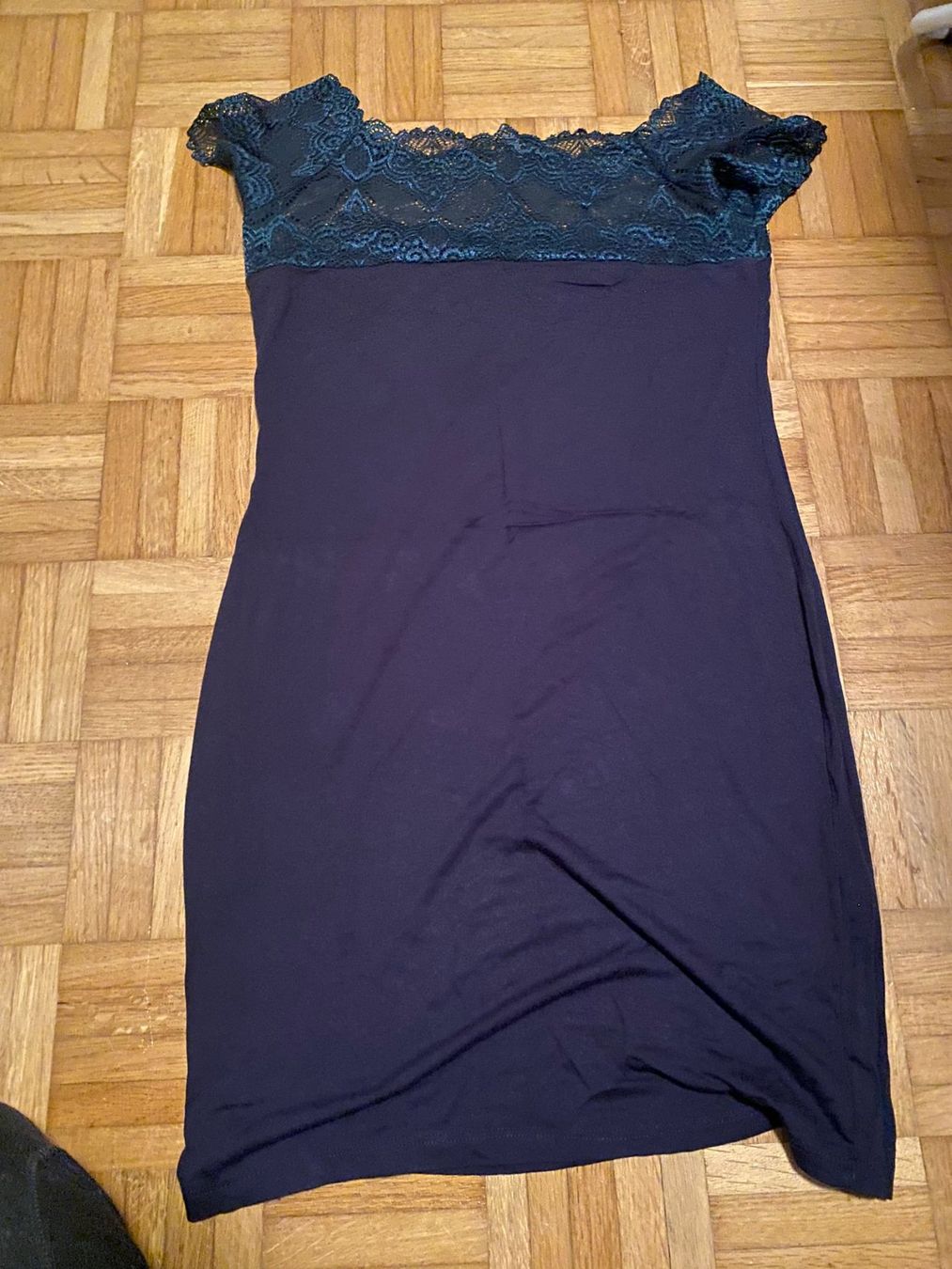 Kleider: Kleid mit Spitze – Gebraucht aus Bern von jbern3012
