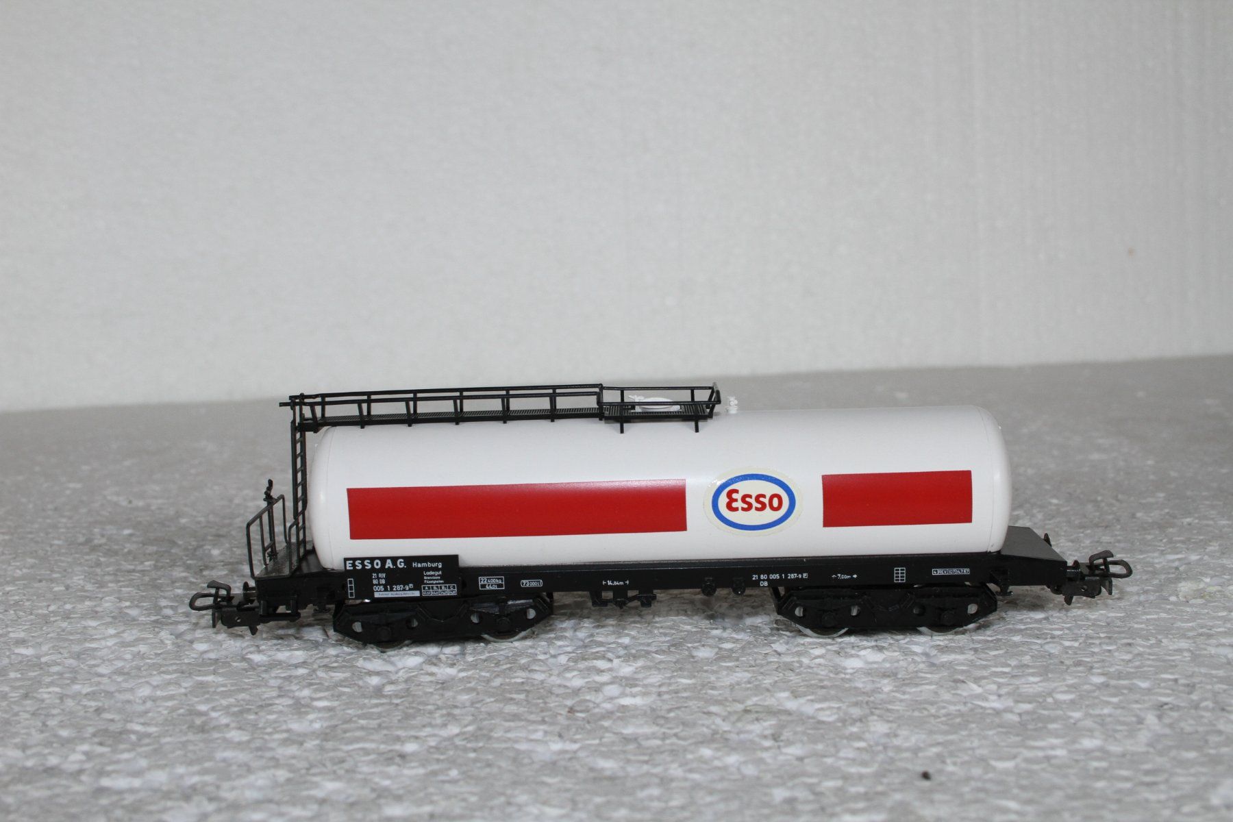 Märklin Modellini di ferrovie: Märklin 4650  DB Esso Kesselwagen – Usato da Triesen venduto da gleis8 2