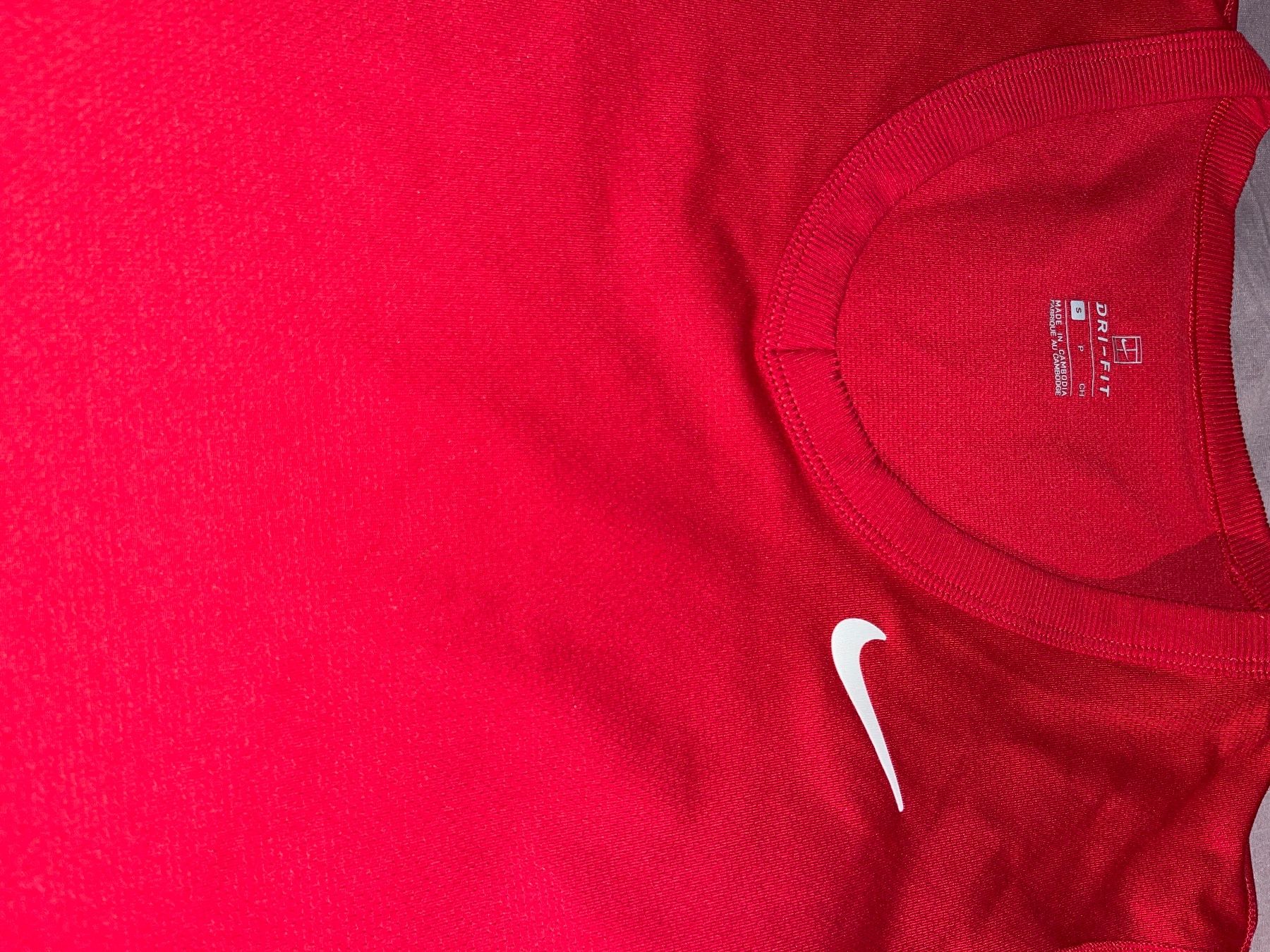 Adidas T-shirt: Running Shirt Nike – Usato da Hombrechtikon venduto da Kaatja 2