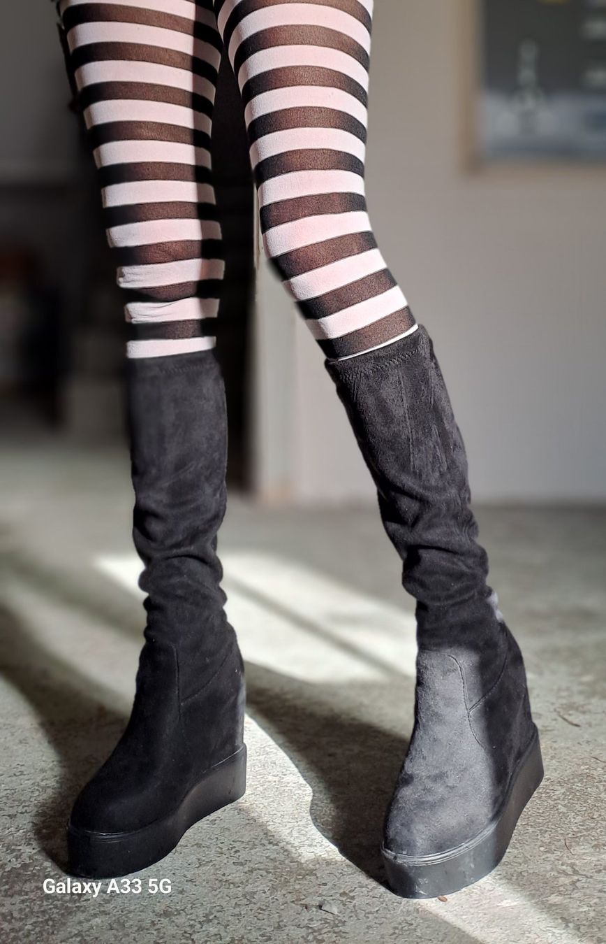 Scarpe da donna: Winterouvernees-Plateostiefel/Stretchstoff – Nuovo (secondo la descrizione) da spruga venduto da andrapush 2