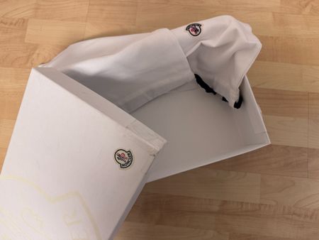 Moncler Weiss mit Karton guter Zustand