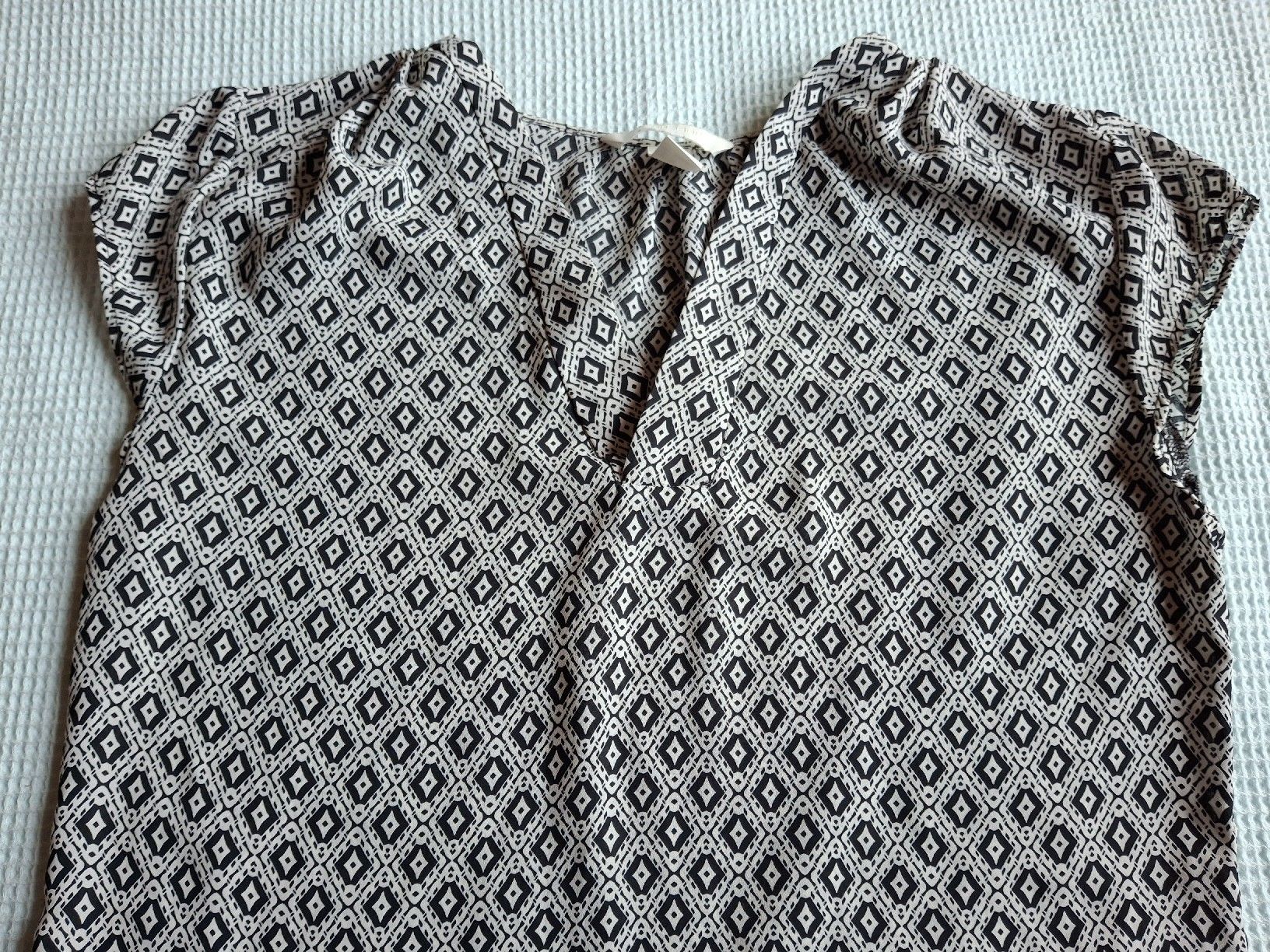 H&M Top: Haut taille 34 col en V marque H&M  – Usato da Villiers venduto da san_jn5w 2
