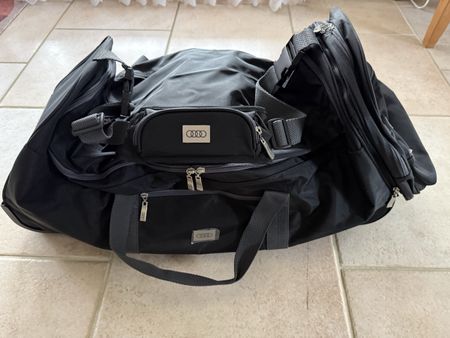 Audi Rollkoffer/Tasche