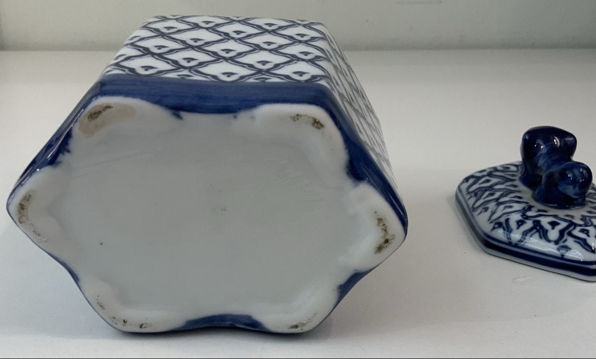 Altro in Decorazioni & Accessori: Boîte hexagonal en porcelaine bleu/blanc – Usato da rolle venduto da Tontonjulot 5