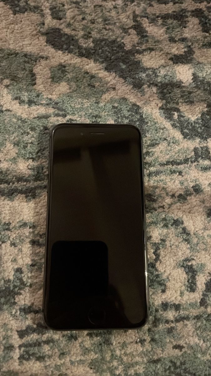 Apple Telefoni cellulari / Smartphones: iPhone 8, schwarz, 64GB – Usato da Madiswil venduto da bjs_90
