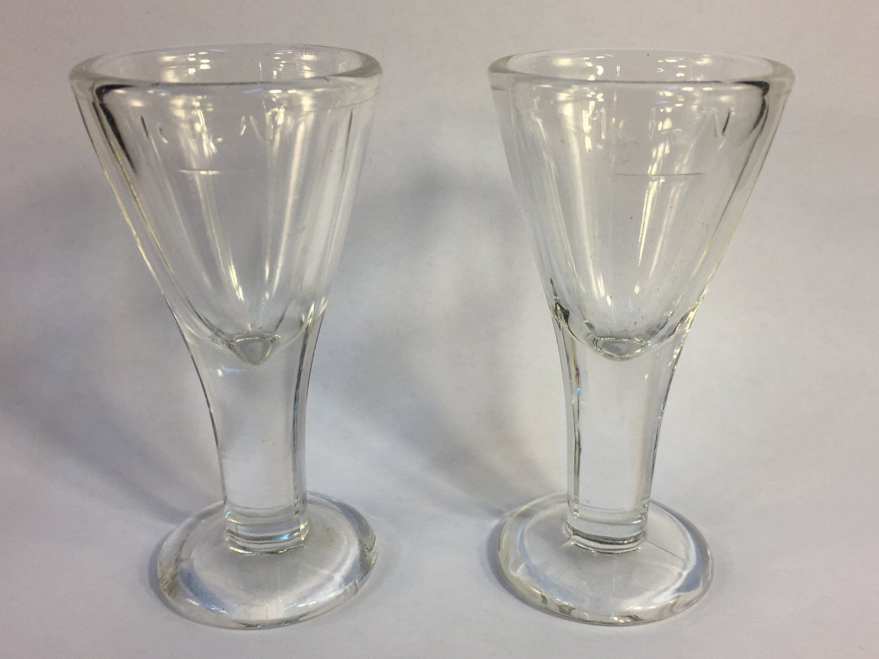 Bicchieri: Vintage 2 Pressed Schnaps/Likörgläser – Usato da Schaffhausen venduto da vintageville 6