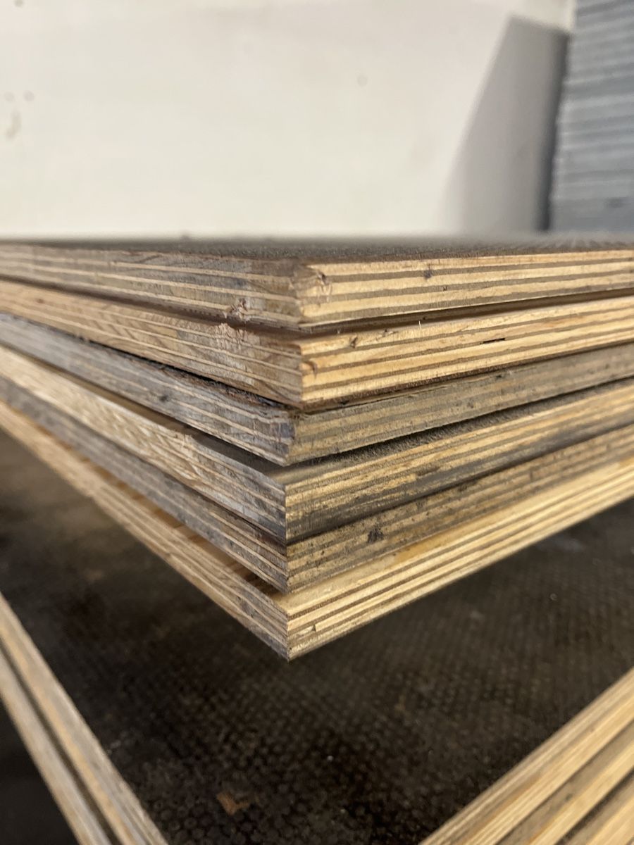 Articoli in legno: Siebdruckplatten – Usato da Rickenbach LU venduto da fla_9ft6 2