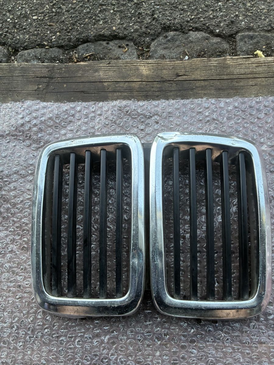 BMW Tutti pezzi di ricambio auto:  rechts BMW E30 1983-1991 – Usato da Grenchen venduto da Netii10