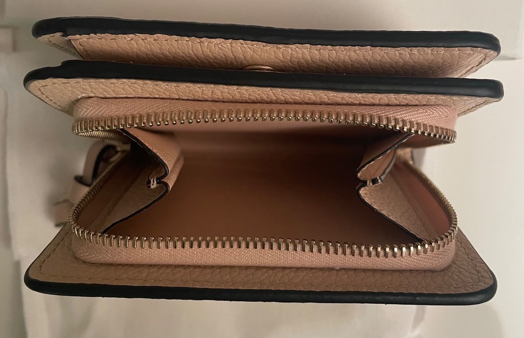Chloé Portamonete: CHLOÉ Alphabet Compact Wallet – Nuovo e nell'imballaggio originale da Zürich venduto da BeautifulThings 4