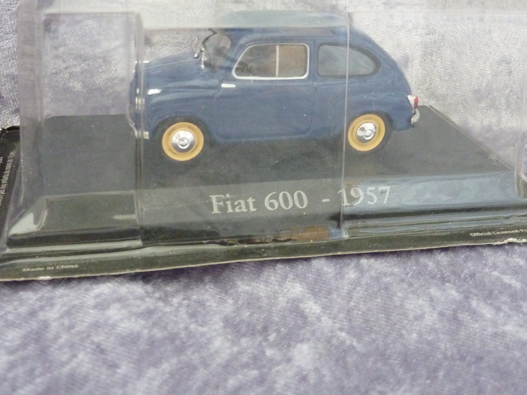 Fiat Modellini d'auto: Fiat 600 1957  1:43 – Nuovo e nell'imballaggio originale da Dürrenäsch venduto da modellautos4you