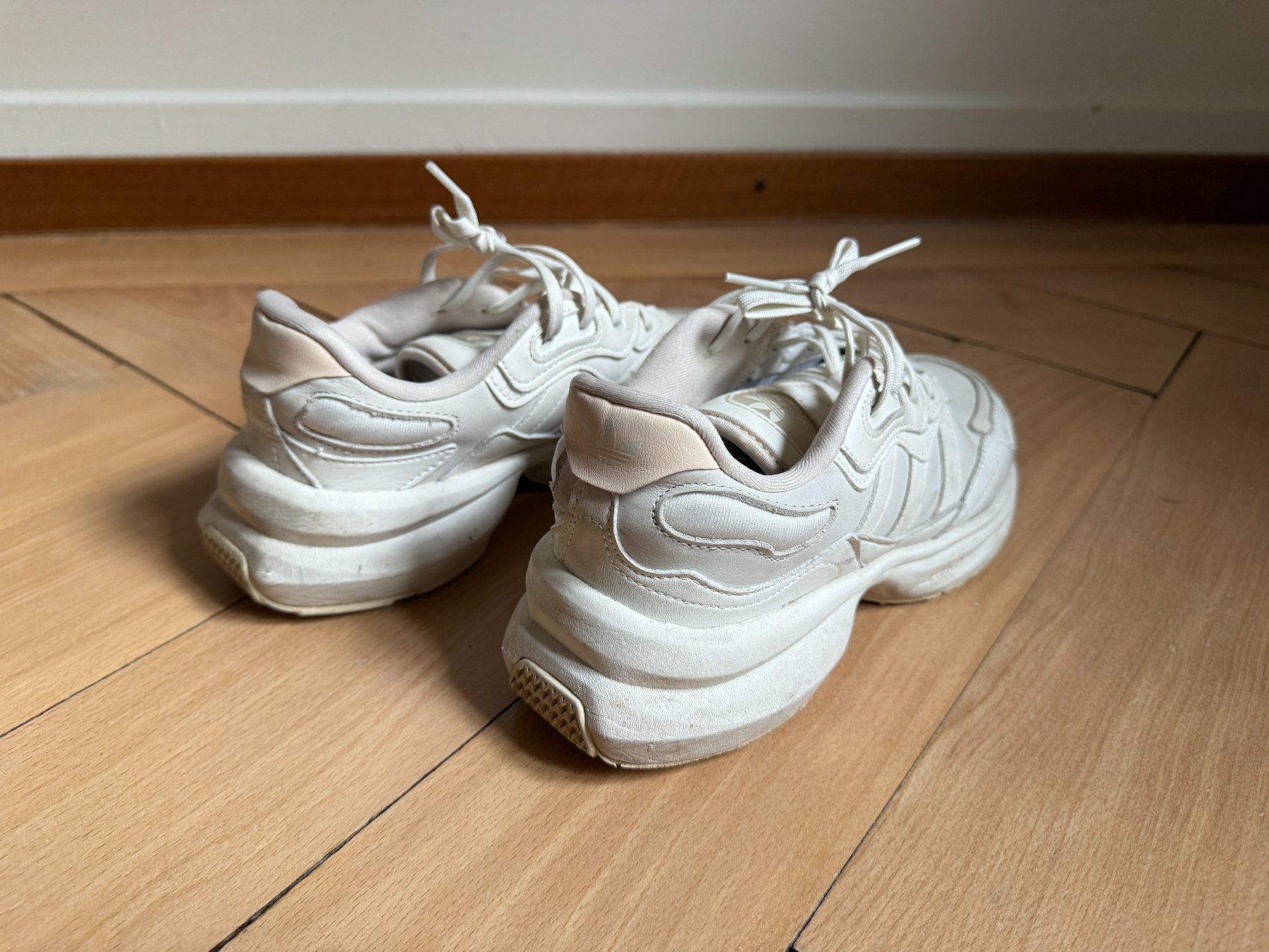 Adidas Scarpe da donna: ADIDAS - Sneaker weiss 37 1/3 – Usato da Zürich venduto da Diazaio 2