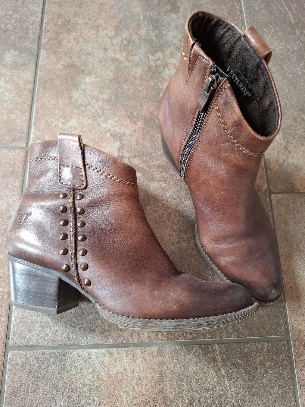 Chaussures femmes: Stiefeletten braun Gr. 37 von Venturini – D'occasion à Waltenschwil par Aqua11