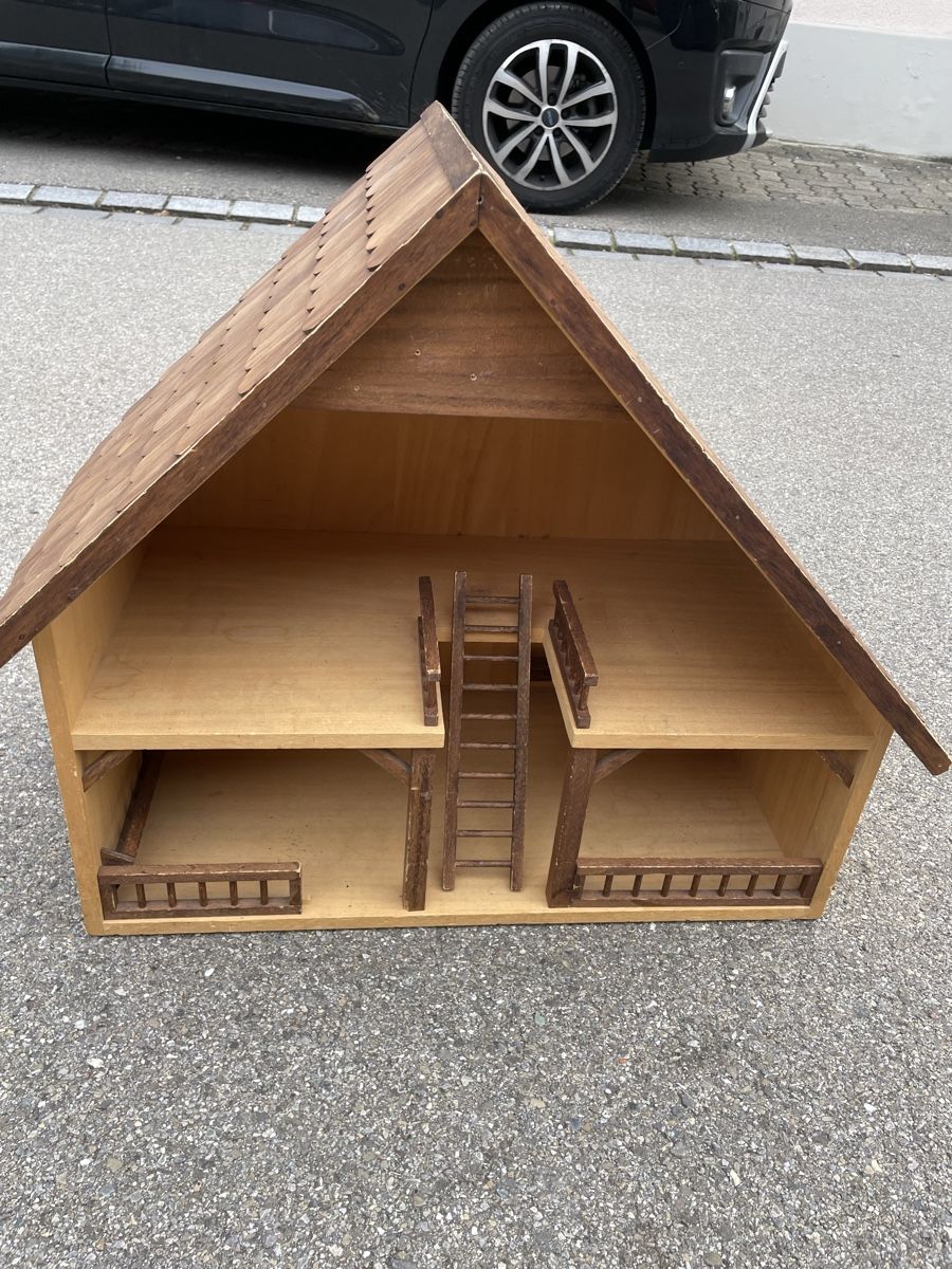 Giocattoli: Holz Stall gebrauchter Zustand – Usato da Weisslingen venduto da Nerine