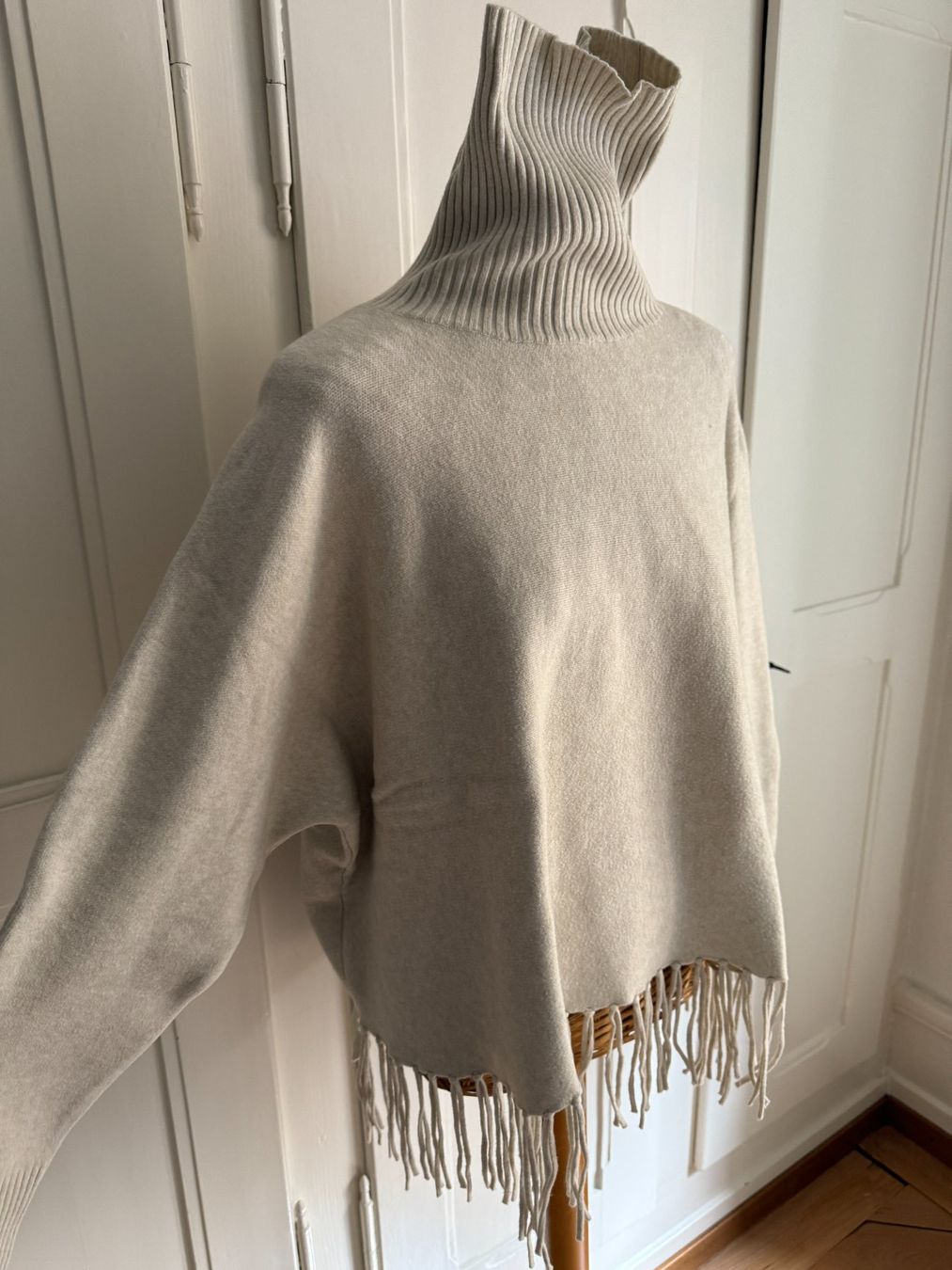 Pullover & Sweatshirts: Rollkragen Pullover beige mit Fransen L – Gebraucht aus Zürich von Diazaio 1