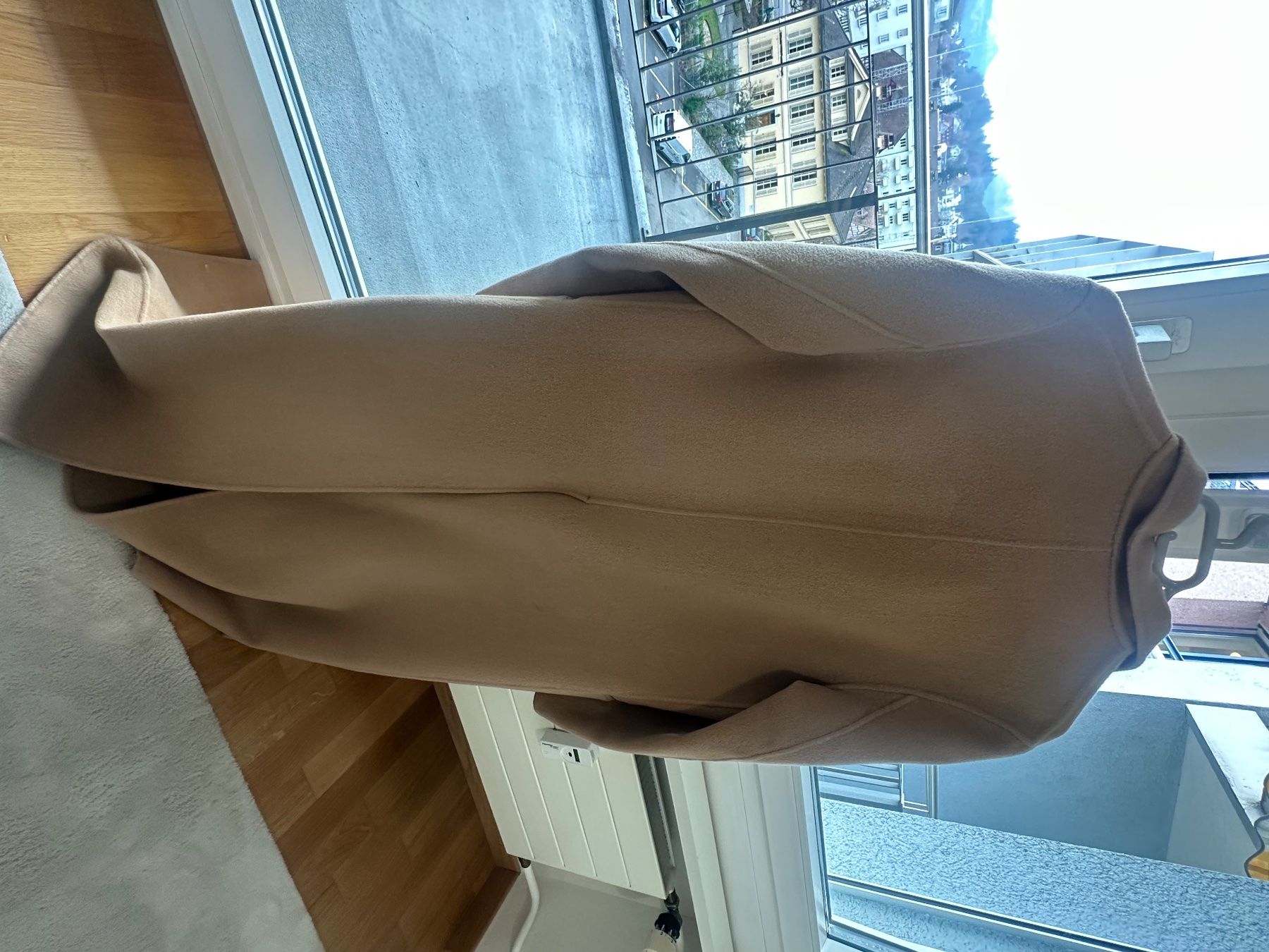 Pinko Cappotti: Coat PINKO, light brown – Usato da Luzern venduto da Ana_Martins 1